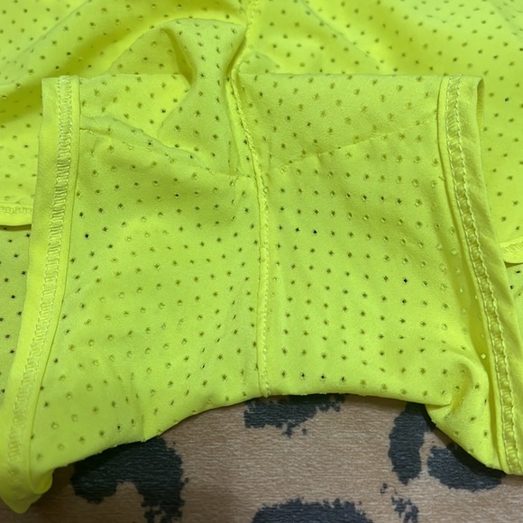 Under Armour running shorts - Picture 2 of 5